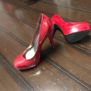 Like new red hills by Guess.